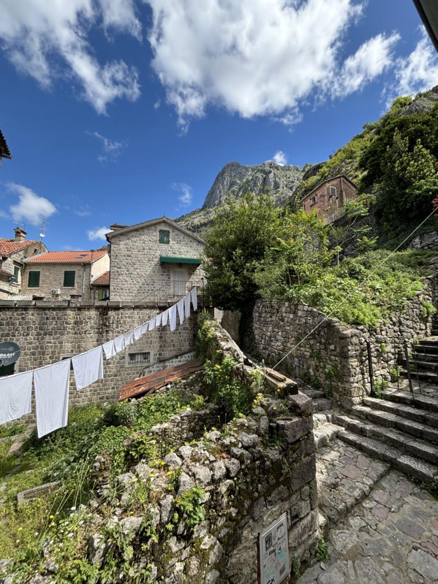 Hotel Kazin Supreme Kotor Habitación foto